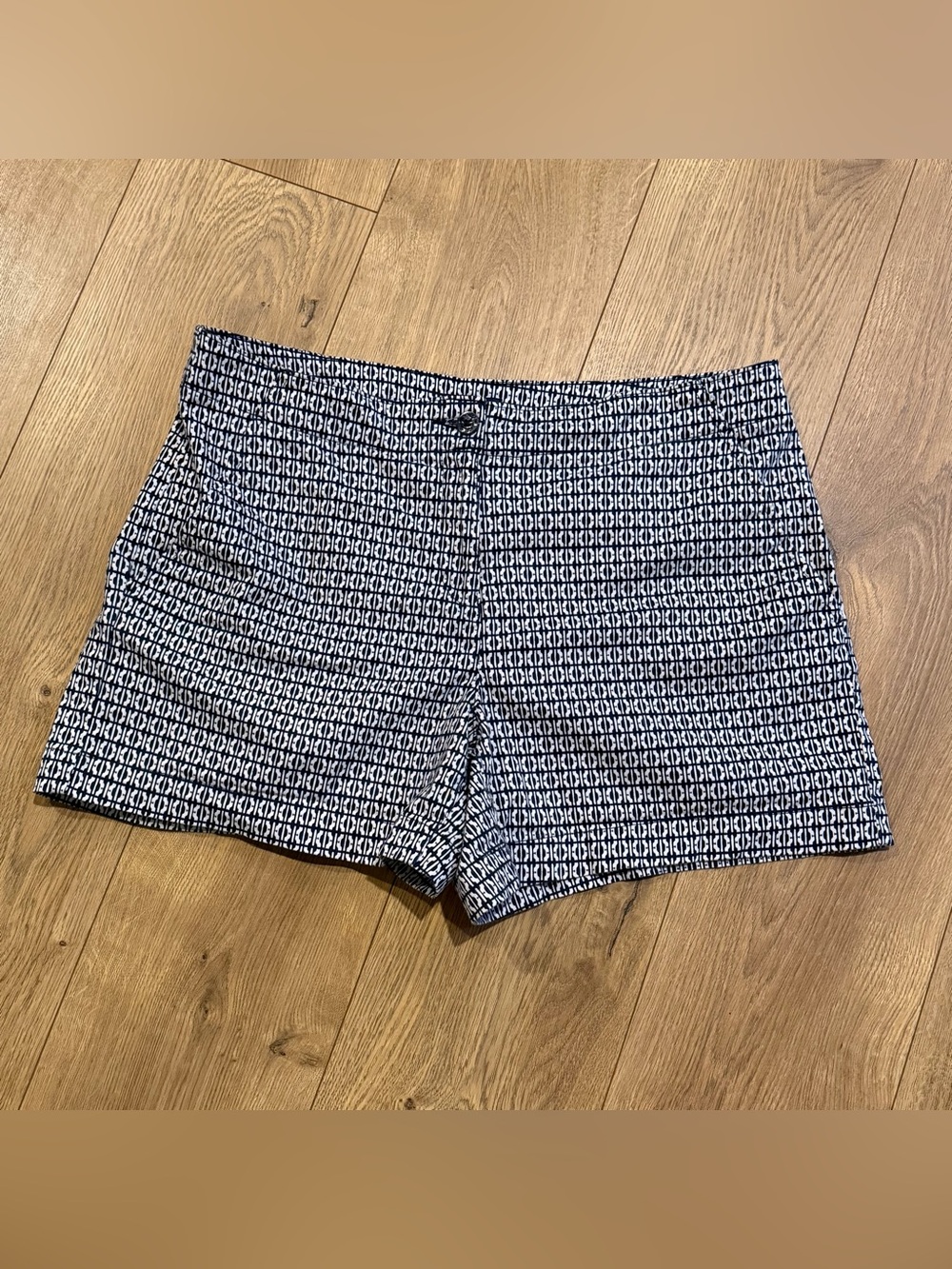 Nautica Women’s Navy Blue White Geometric Chino Shorts Cotton Pockets Size 12
